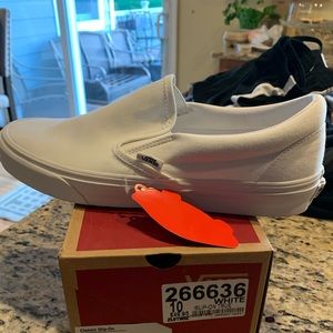 Classic slip on Vans Men’s size 10 white